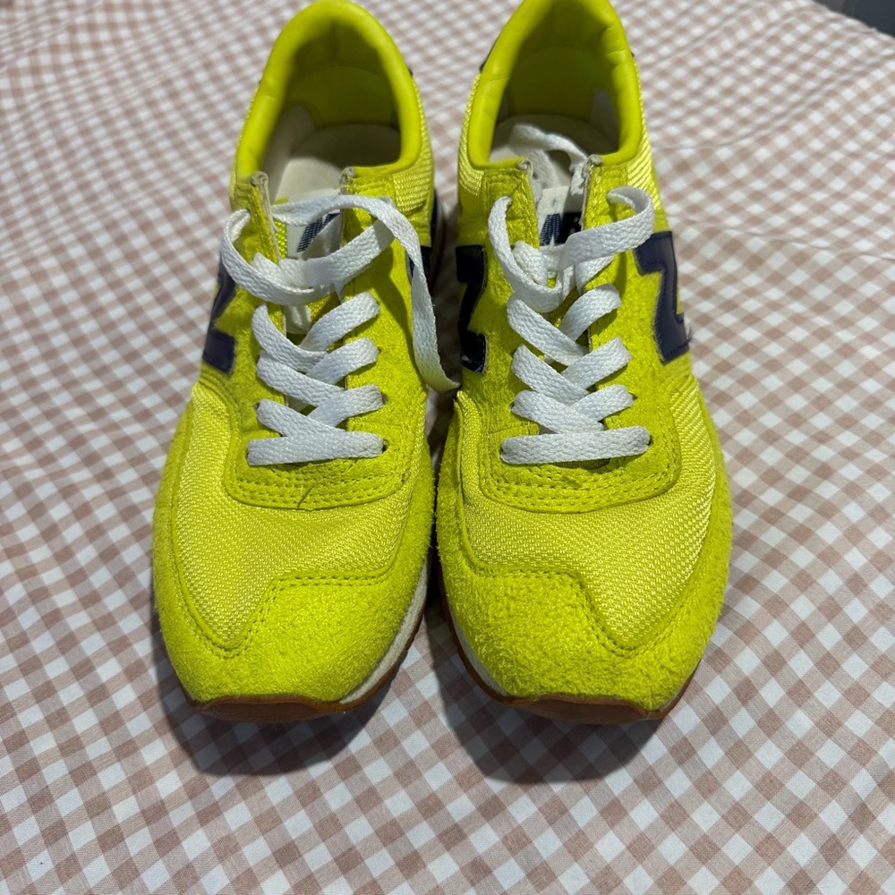 New Balance women’s  Neon Yellow Lace-Up Sneakers 7.5